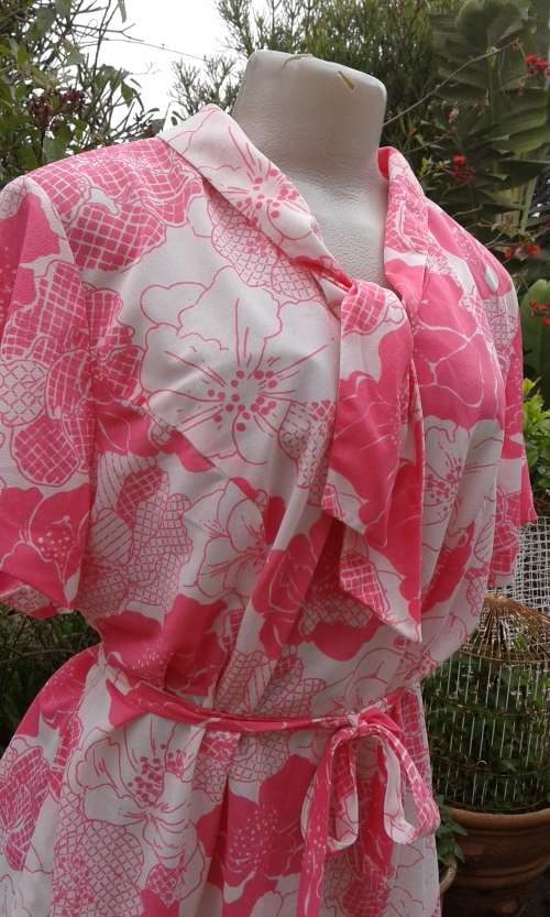 Vintage 1960s Pink White Floral Shirt Dress Size 14