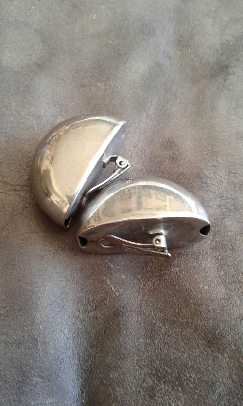 Vintage Modernist Silver Tone Metal Clip On Earrings