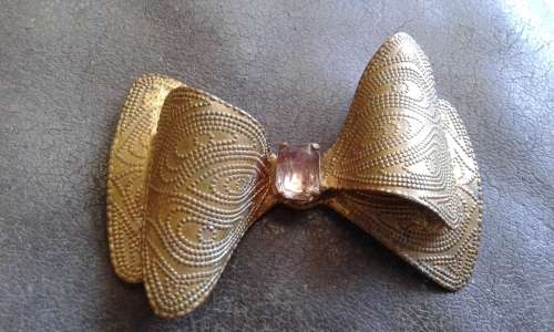 Antique Victorian Bronze Bow Patterned Embossed Brooch Pin With Light Peach Faceted Morganite