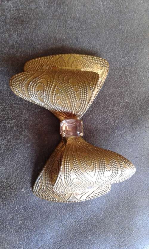 Antique Victorian Bronze Bow Patterned Embossed Brooch Pin With Light Peach Faceted Morganite