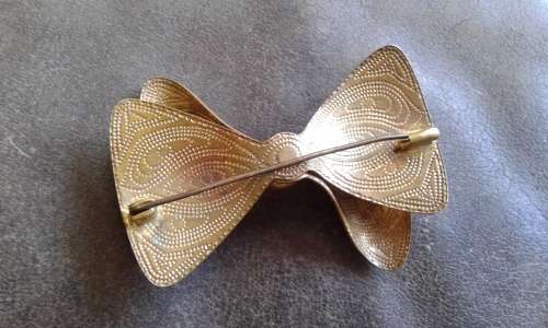 Antique Victorian Bronze Bow Patterned Embossed Brooch Pin With Light Peach Faceted Morganite