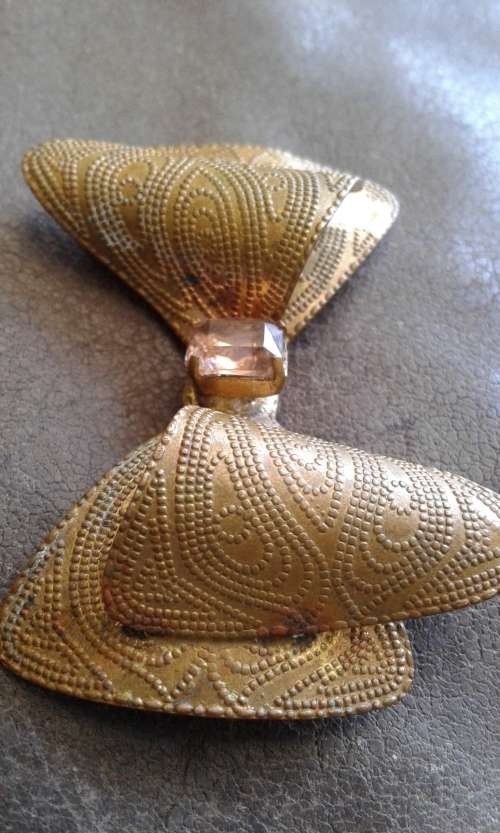 Antique Victorian Bronze Bow Patterned Embossed Brooch Pin With Light Peach Faceted Morganite