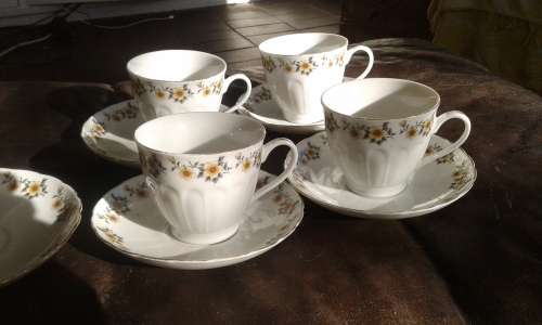 4 Vintage Delicate White Floral Chinese Porcelain Teacups And Saucers