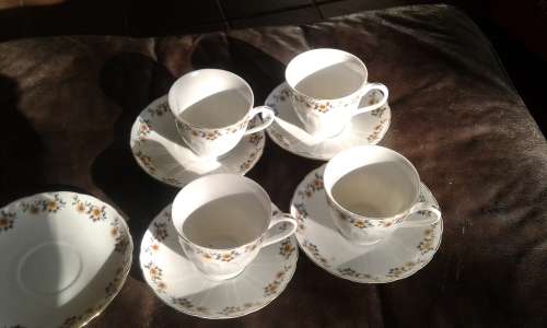 4 Vintage Delicate White Floral Chinese Porcelain Teacups And Saucers