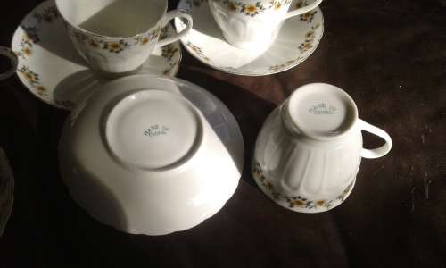 4 Vintage Delicate White Floral Chinese Porcelain Teacups And Saucers