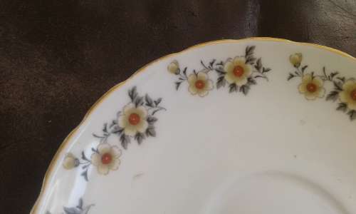 4 Vintage Delicate White Floral Chinese Porcelain Teacups And Saucers