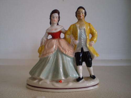VERY COLLECTABLE GERMAN DRESDEN PORCELAIN FIGURINE, VICTORIAN COUPLE, MARKED