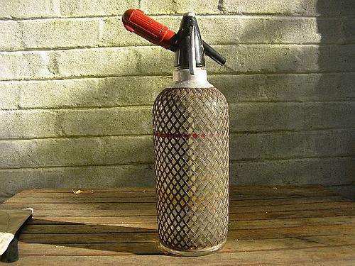 VINTAGE  SODA SYPHON, MADE IN ENGLAND 1928 VERY BEAUTIFUL