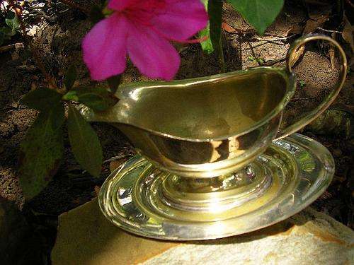 Lovely silver plated gravy boat in good condition