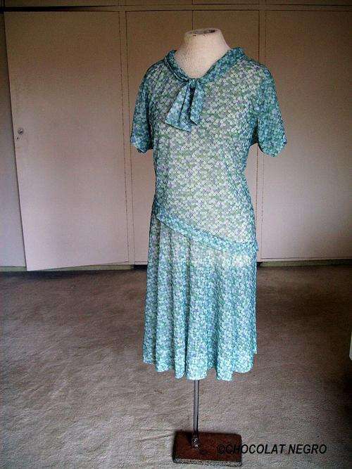 BEAUTIFUL  VINTAGE 1960 CHARLESTON SUMMER DRESS, IN CHIFFON IN AQUA COLORS