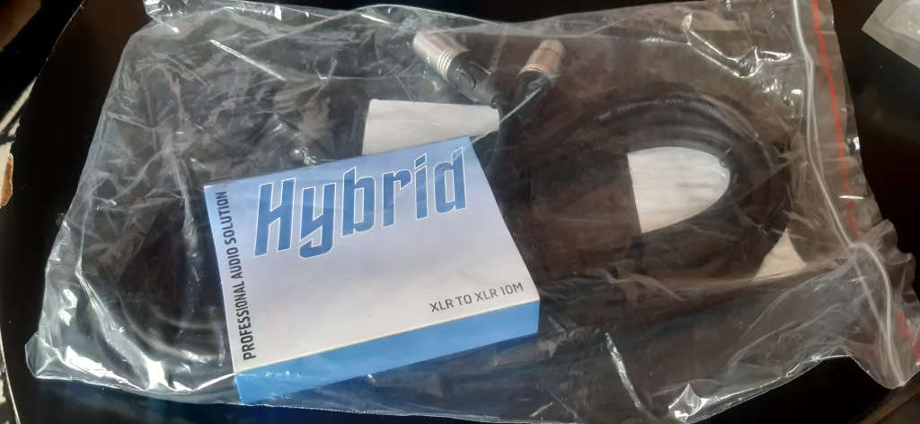 Bulk lots of computer accessories and a laptop battery