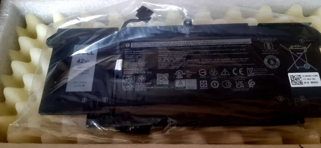 Bulk lots of computer accessories and a laptop battery