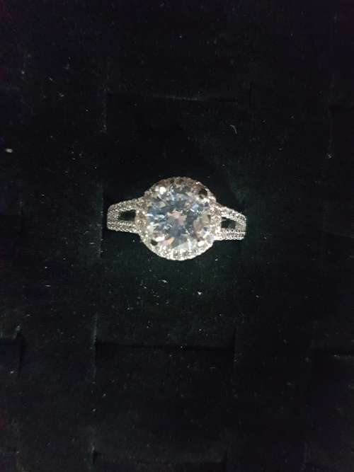 ***BEAUTIFUL CUBIC ZIRCONIA ENGAGEMENT RING***