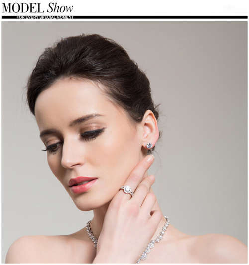 ***BEAUTIFUL CUBIC ZIRCONIA ENGAGEMENT RING***