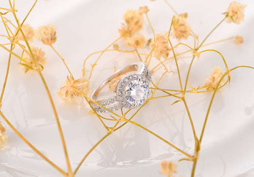 ***BEAUTIFUL CUBIC ZIRCONIA ENGAGEMENT RING***