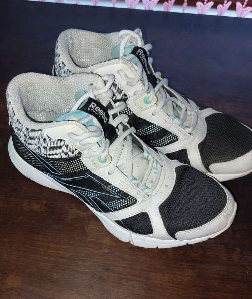 Reebok High Top Sneakers Size 5*