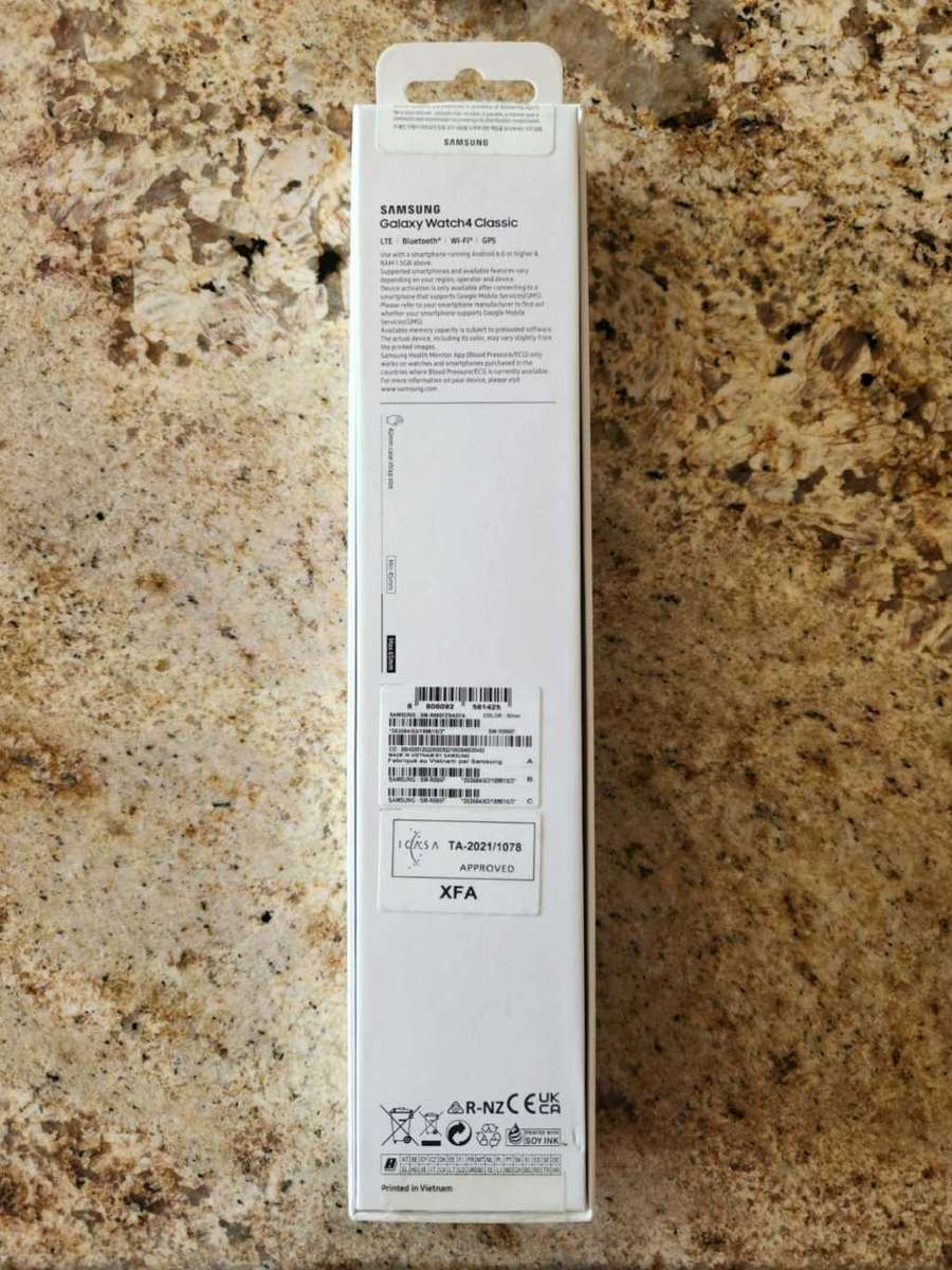 SAMSUNG GALAXY WATCH4 CLASSIC With EXTRA strap!