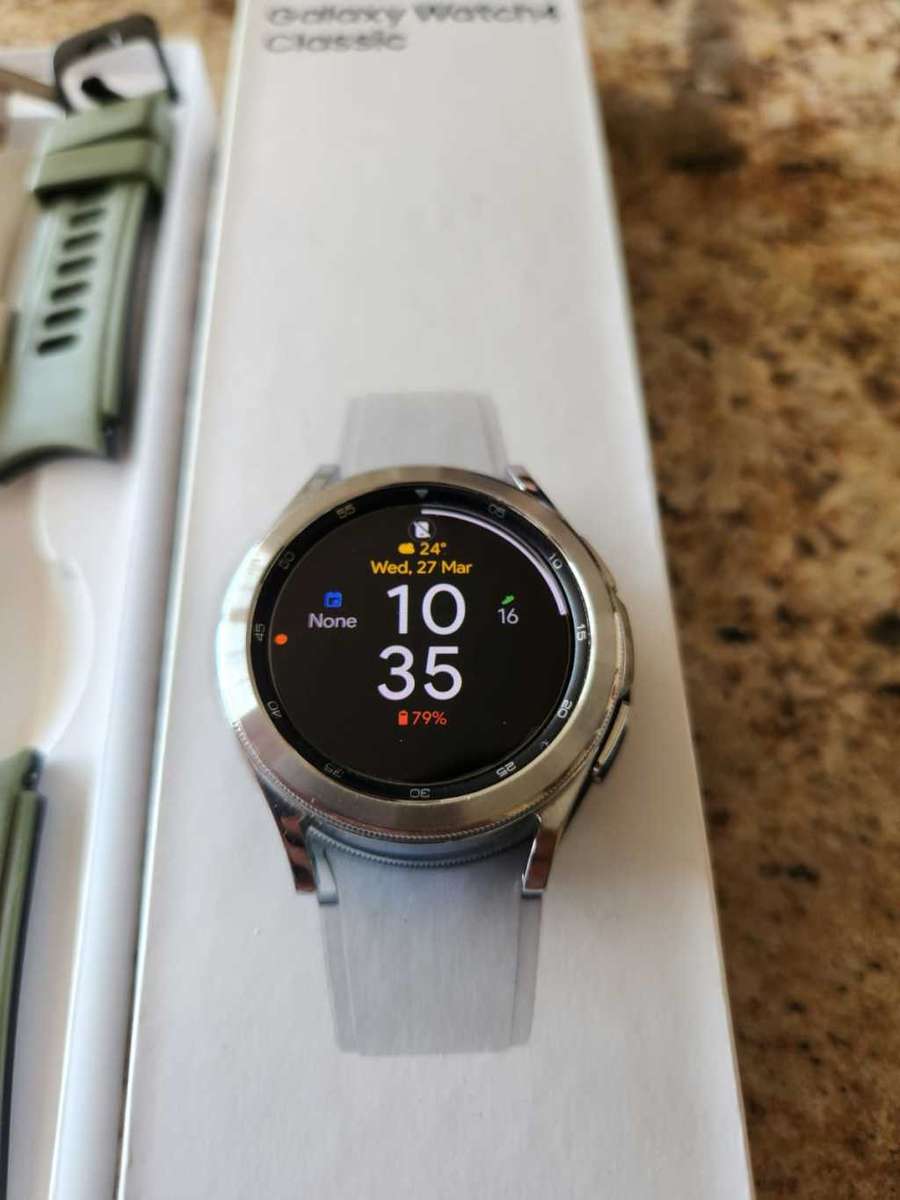 SAMSUNG GALAXY WATCH4 CLASSIC With EXTRA strap!