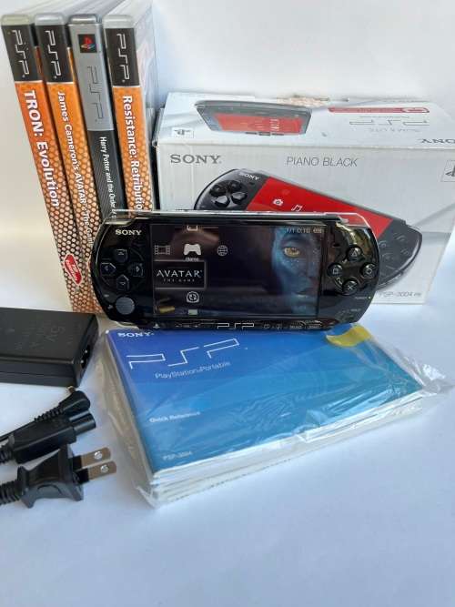 PSP-3004 CIB (Mint Condition) and Games