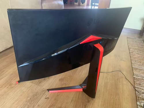 LG 34in ultrawide curved 144hz 2560 by 1080 IPS widescreen gaming monitor