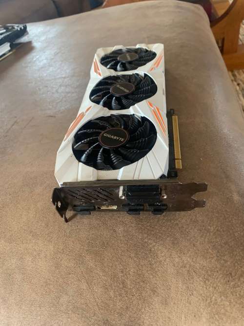 Rocking graphics card - Gigabyte Geforce GTX 1080 Ti Gaming OC Edition 11GB