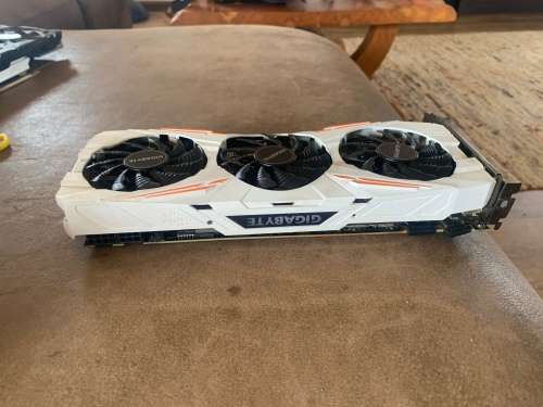 Rocking graphics card - Gigabyte Geforce GTX 1080 Ti Gaming OC Edition 11GB