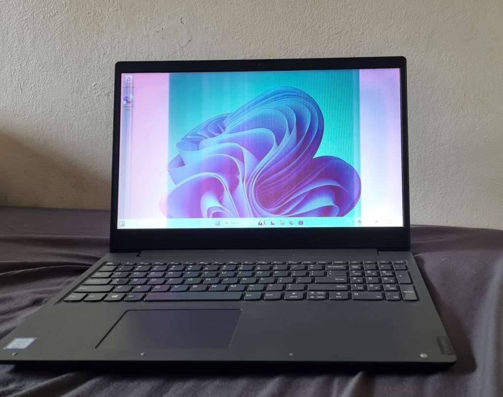 Lenovo ideapad v15-8th gen , 8 Gb ram, 300gb hdd