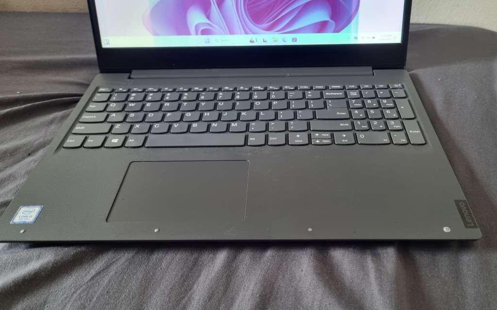 Lenovo ideapad v15-8th gen , 8 Gb ram, 300gb hdd