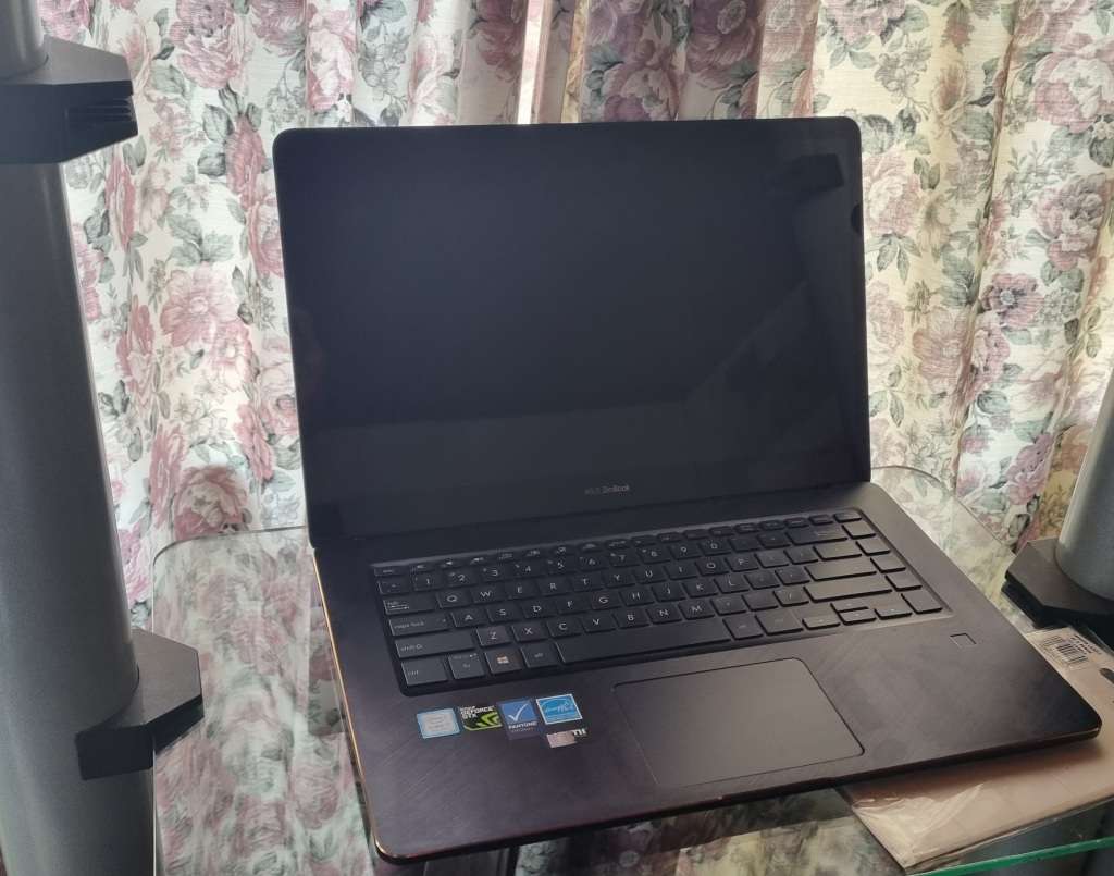 ASUS ZenBook Pro 15 i7 8th gen (UX550G) Read description
