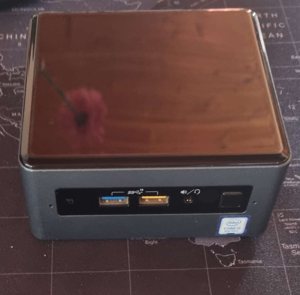 Intel nuc i3-8th gen,256gb nvme+500gb hdd, 8gb ram