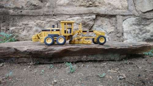 140H CAT Scale Model