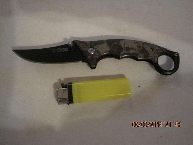 **COLUMBIA**FOLDING HUNTING KNIFE**EXTREMELY SHARP**