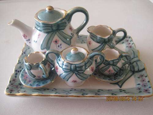 **VINTAGE STYLE MINIATURE TEA SET**10 PC**GOLD TRIM**