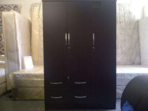 Debra 3-door wenge wardrobes
