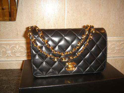 100% AUTHENTIC CHANEL CLASSIC FLAP- IN EXCELLENT CONDITION