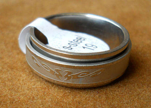 UNISEX STAINLESS STEEL SPINNER RING 19mm