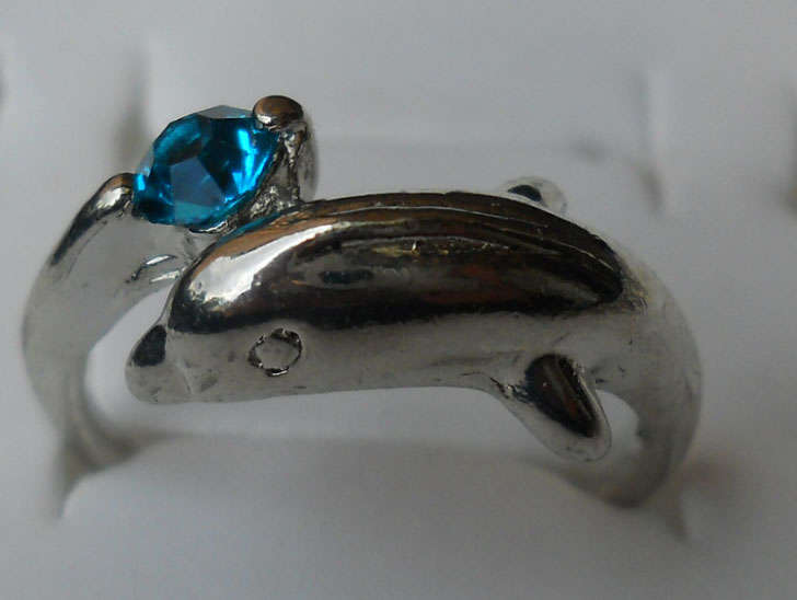 LADIES DOLPHIN COSTUME RING WITH COLOURED STONE 18mm