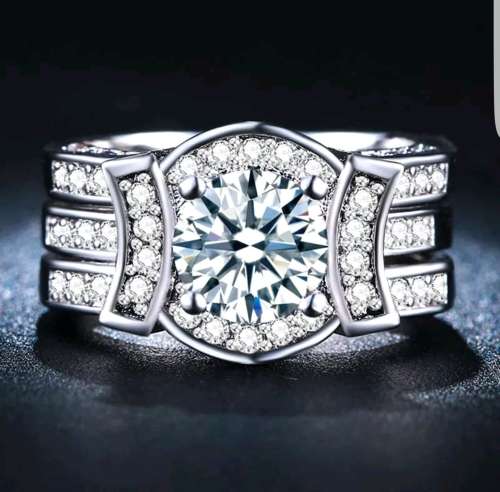 (R1700.00)*****ELEGANT***** WOMAN 2.7ct WHITE SAPPHIRE 925 STAMPED SILVER RING SIZE 8 (Q)