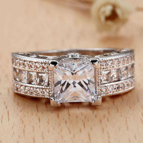 (R1200.00) ****BEAUTIFUL**** WHITE SAPPHIRE WOMAN 925 (STAMPED) SILVER ENGAGEMENT RING SIZE 9 (SA R)