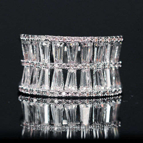 (R2200.00) ***STUNNING***WHITE SAPPHIRE WOMAN 925 (STAMPED) SILVER RING SIZE 7 (SA O)