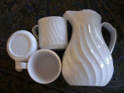 Plastic picnic flask and cups