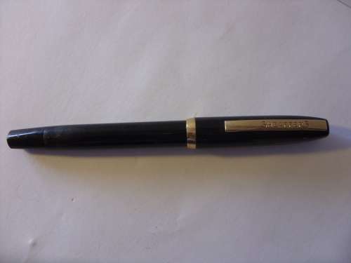 Sheaffers black & gold fountain pen circa post 1950