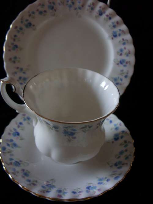 Royal Albert Breakfast trio with 'memory lane' floral pattern