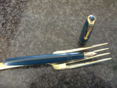 RARE Green colour Parker fountain pen : Slimfold with 14 ct gold nib - WOW!!