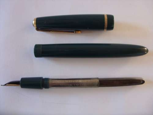 RARE Green colour Parker fountain pen : Slimfold with 14 ct gold nib - WOW!!