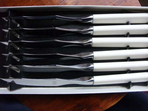 Vintage steak knives with bakelite handles x 6