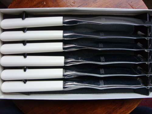 Vintage steak knives with bakelite handles x 6