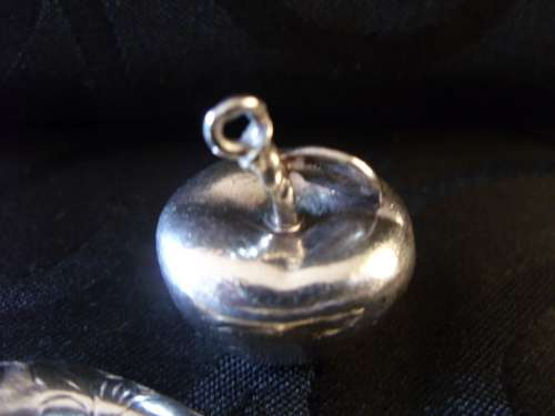 Large Sterling silver apple & chilli pepper charms - 13,1 g (together)