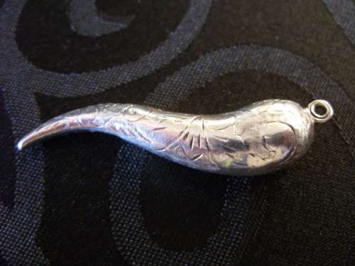 Large Sterling silver apple & chilli pepper charms - 13,1 g (together)