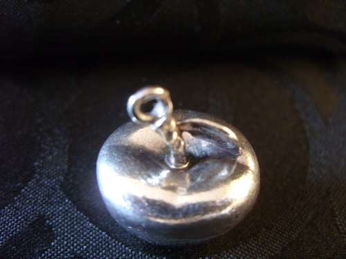 Large Sterling silver apple & chilli pepper charms - 13,1 g (together)